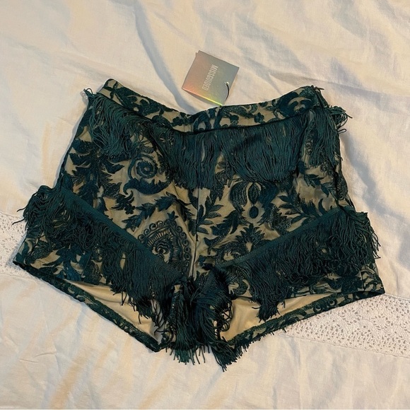 New NWT Missguided SZ 6 Green Lace Tiered Tassel Shorts - Picture 2 of 8